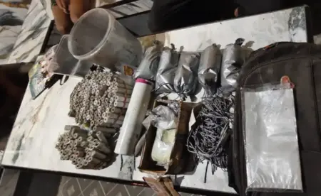 Rumah Penjual Bubuk Petasan di Desa Sekarmojo Pasuruan Digerebek Polisi Foto BeritaJatim.com