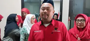 PDIP Gresik Sambangi Fatayat NU, Bagikan 500 Paket Sembako di Momen Ramadan Foto BeritaJatim.com