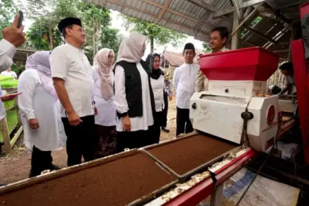 Dukung Swasembada Pangan, Banyuwangi Libatkan Anak Muda dalam Penerapan Alsintan Pertanian Foto BeritaJatim.com