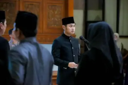 Hari Pertama Kerja Usai Lebaran 2026, Bupati Tuban Minta ASN Fokus Pelayanan Publik Foto BeritaJatim.com