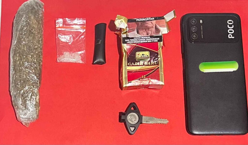 Operasi Pekat Semeru 2026: Pria di Pacet Mojokerto Ditangkap Bawa Ganja dan Sabu Foto BeritaJatim.com