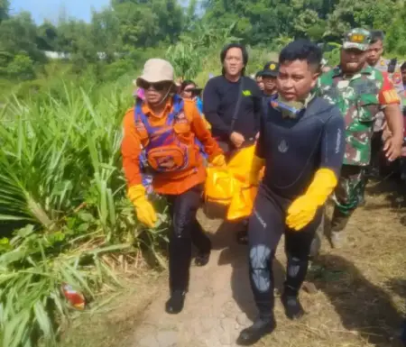 Tim Penyelam Temukan Jasad Remaja Tenggelam di Bekas Galian C Winongan Pasuruan Foto BeritaJatim.com