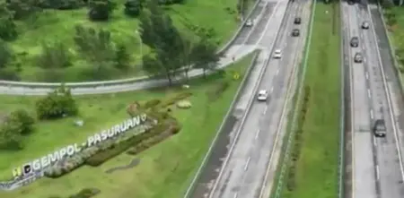 Arus Mudik Mulai Padat, Puluhan Ribu Kendaraan Padati Ruas Tol Gempol-Pasuruan Foto BeritaJatim.com