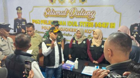 Pastikan Mudik Aman, Bupati Mojokerto Tinjau Pos Pengamanan Strategis Foto BeritaJatim.com