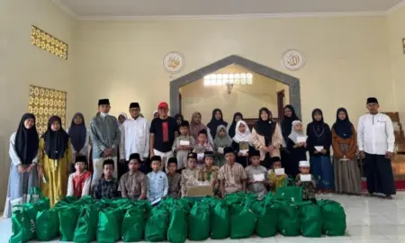 Hj Ansari Salurkan Mushaf Al-Qur’an di Panti Asuhan Muhammadiyah Pamekasan Foto BeritaJatim.com
