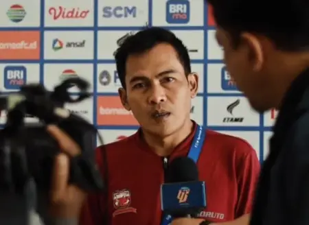 Asisten Rakhmad Basuki Pimpin Latihan Madura United Pasca Libur Lebaran Foto BeritaJatim.com