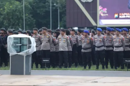 Polda Jatim Siagakan Ribuan Personel Layanan Pengamanan Malam Takbiran hingga Shalat Idulfitri Foto BeritaJatim.com