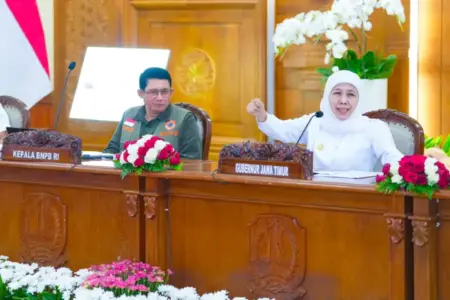 Rakor Grahadi Bahas Kekeringan Jatim 2026, Khofifah Targetkan Produksi Padi Tetap Stabil Foto BeritaJatim.com