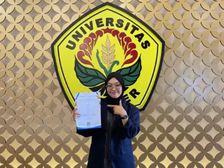Mahasiswi PBSI Universitas Jember Raih Medali Perak Olimpiade Sains Seluruh Indonesia (OSSI) 2026 Foto BeritaJatim.com