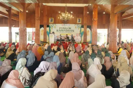 TP PKK Kabupaten Kediri Gelar Pondok Ramadan di Pendopo Panjalu Jayati, Ajak Anggota Jadikan Ramadan Momentum Transformasi Diri Foto BeritaJatim.com