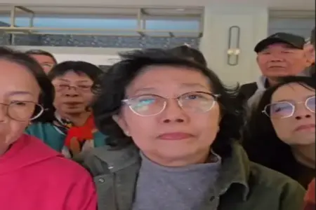 Lihat Rudal Berseliweran di Langit, Warga Surabaya Tour Holyland Tertahan di Yordania Foto BeritaJatim.com