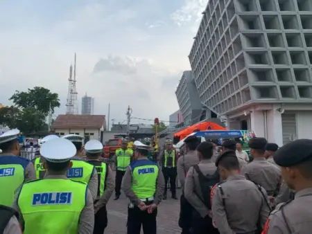 Polrestabes Surabaya Komitmen Jaga Kamtibmas Selama Libur Idulfitri, Warga Diimbau Tetap Waspada Foto BeritaJatim.com
