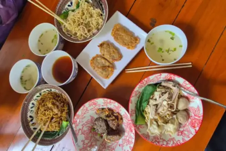 Dari Tukang Las ke Pengusaha Bakmi Ayam Kampung, Harris Kistri Buka Dua Outlet di Surabaya Foto BeritaJatim.com