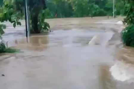 Hujan Deras di Tuban, Beberapa Wilayah Terendam Banjir Foto BeritaJatim.com