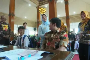 Jelang Lebaran, 1.077 Lansia dan 193 Anak Yatim Kota Mojokerto Terima Bantuan Rp500 Ribu Foto BeritaJatim.com