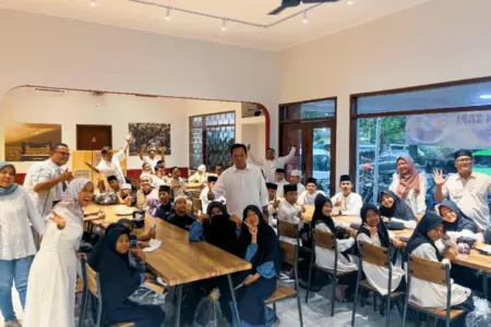 Beritajatim.com Bahagia Bersama Anak Yatim di Bulan Suci Ramadan 1447 Hijriyah Foto BeritaJatim.com