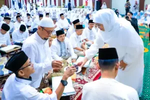 Gubernur Khofifah Gelar Khotmil Qur’an Bareng Komunitas Disabilitas Tuli Mengaji Foto BeritaJatim.com