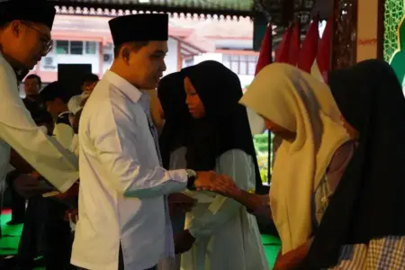 1.000 Anak Yatim Terima Santunan di Pendapa Graha Maja Tama Mojokerto Foto BeritaJatim.com