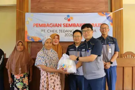PT CJI Berikan 4.100 Paket Sembako untuk Warga Tiga Desa di Jombang Jelang Idulfitri 1447 H Foto BeritaJatim.com