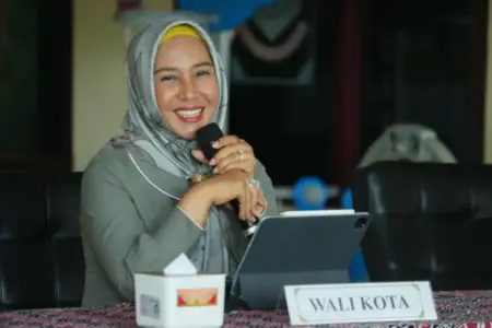 Ning Ita Dorong Pemilahan Sampah Rumah Tangga di Mojokerto Lewat Budaya RT Berseri Foto BeritaJatim.com