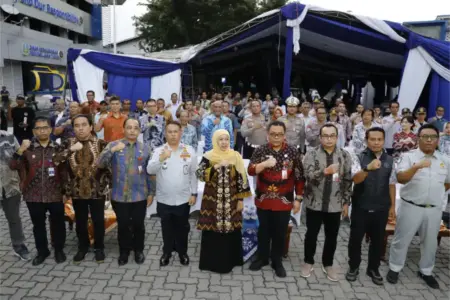 Gubernur Khofifah Optimis Wujudkan Jatim Zero ODOL 2027 Foto BeritaJatim.com