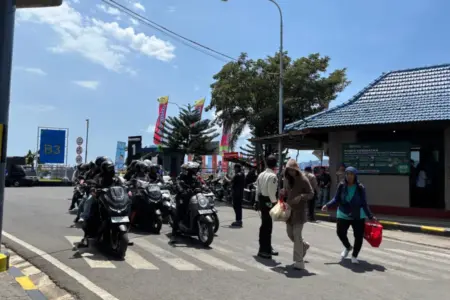Arus Mudik Gilimanuk–Ketapang Meningkat, 309 Ribu Penumpang Menyeberang dari Bali ke Jawa Foto BeritaJatim.com