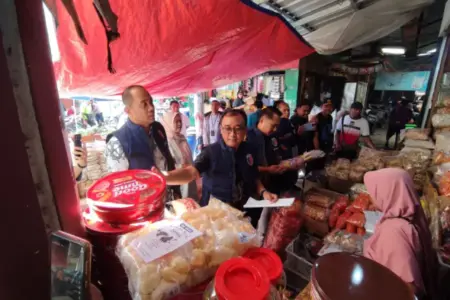 Satgas Pangan Polres Malang Cek Harga Sembako di Pasar Kepanjen, Stok Dipastikan Aman Jelang Lebaran Foto BeritaJatim.com