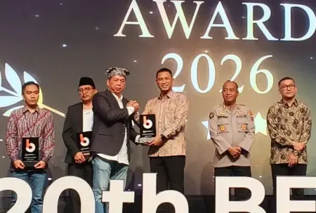 Petrokimia Gresik Raih Special Award Dua Dekade Beritajatim.com, Bukti Komitmen Ketahanan Pangan Foto BeritaJatim.com