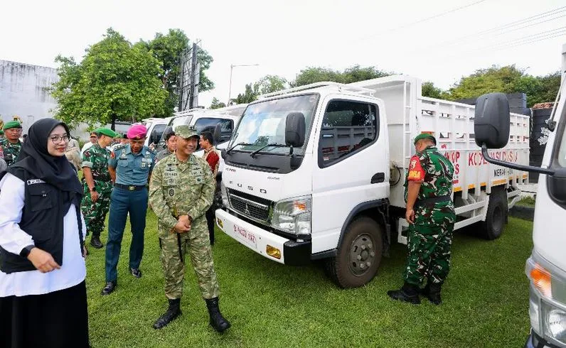 18 Truk Bantuan Prabowo Mendarat di Banyuwangi, Koperasi Desa Siap Tancap Gas, Genjot Ekonomi Rakyat Foto BeritaJatim.com