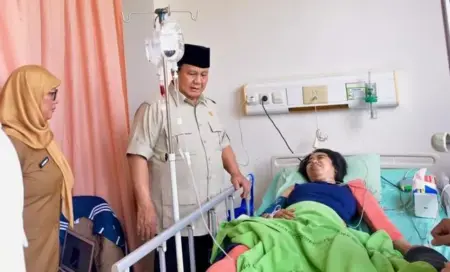 Prabowo Jenguk Korban Kecelakaan Kereta, Instruksikan Pembenahan Perlintasan Foto BeritaJatim.com
