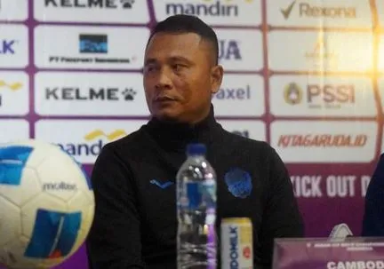 Tanding di Sidoarjo, Pelatih Kamboja Akui Persaingan Ketat Grup C Piala AFF U-17 2026 Foto BeritaJatim.com