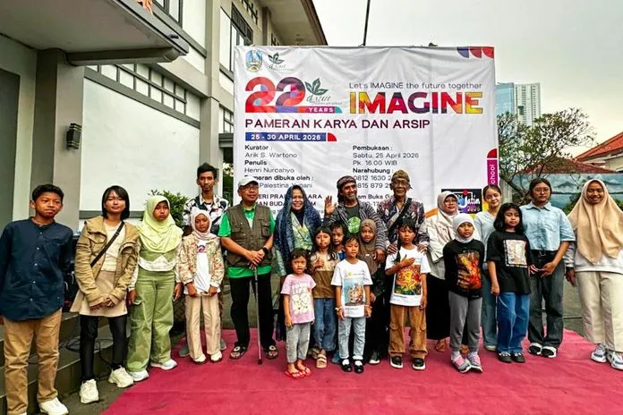 Pameran Seni Let’s Imagine the Future Together: 22 Tahun Sanggar DAUN di Surabaya Foto BeritaJatim.com