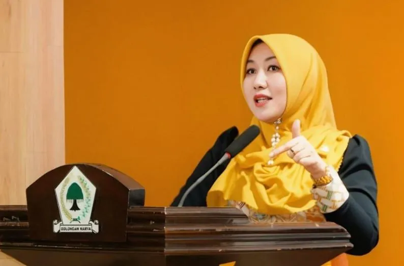 Ning Lia Tampil Glowing di Golkar Jatim, Ubah Politik Jadi Seni yang Memikat Gen Z Foto BeritaJatim.com