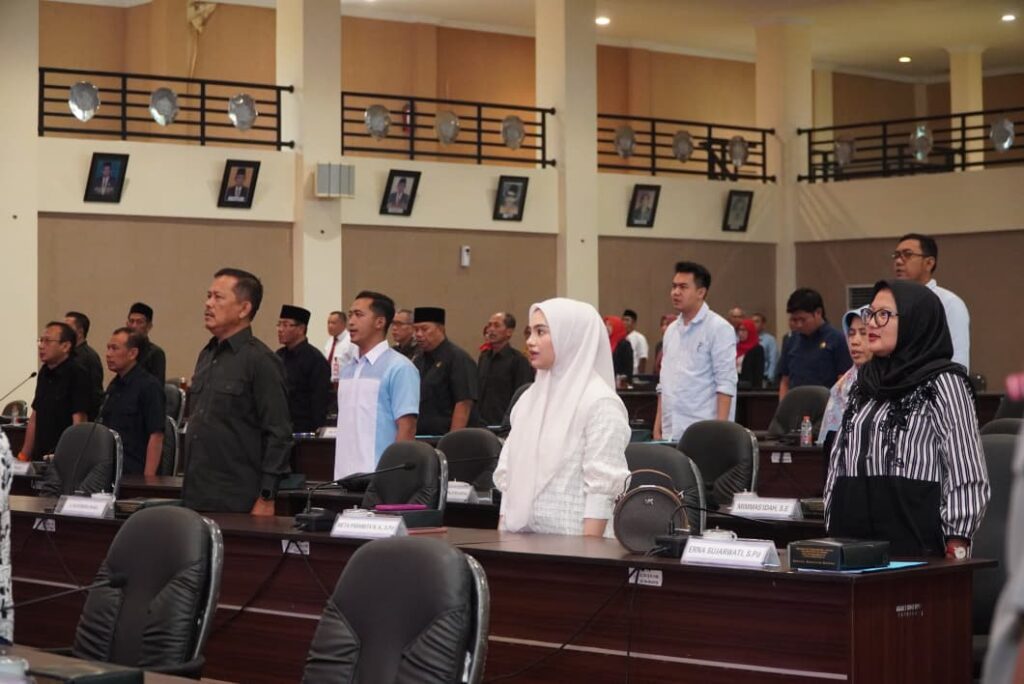 DPRD Berikan Sejumlah Rekomendasi dalam Paripurna LKPJ Pemkab Lamongan 2025 Foto BeritaJatim.com