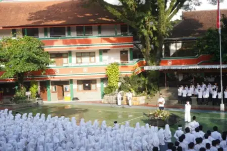 Loloskan 95 Siswa ke PTN dan Luar Negeri, MAN 2 Kota Malang Cetak Rekor di 2026 Foto BeritaJatim.com