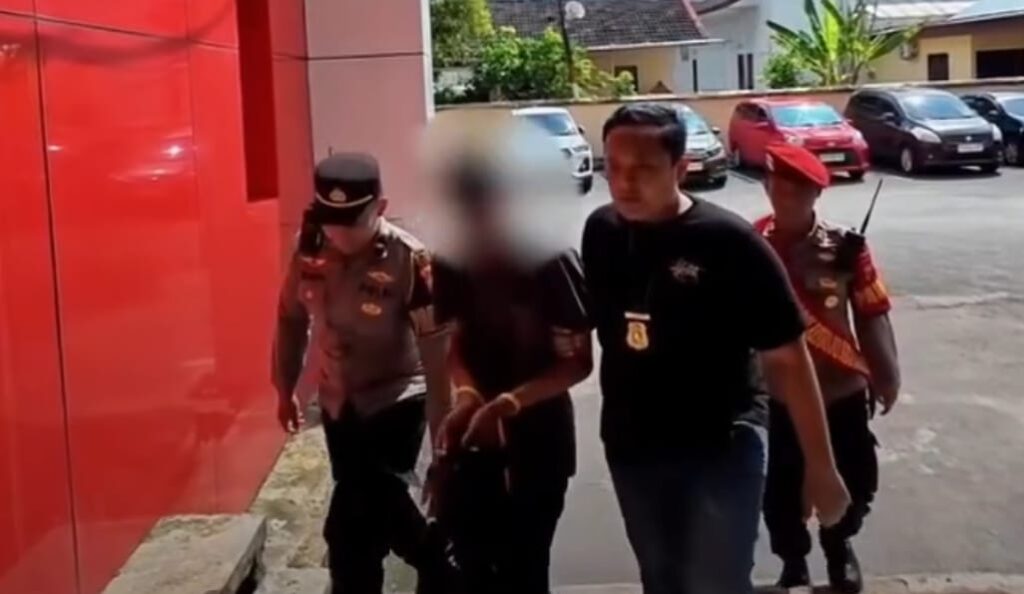 Kecanduan Judol, Pria di Bojonegoro Bobol Kotak Amal di Sejumlah Masjid Foto BeritaJatim.com