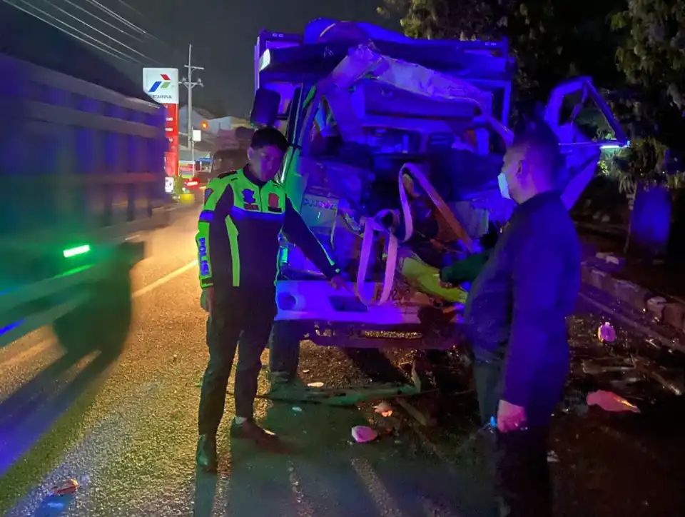 Tabrakan Antartruk di Kota Probolinggo Tewaskan 2 Orang, Diduga Kurang Konsentrasi Foto BeritaJatim.com
