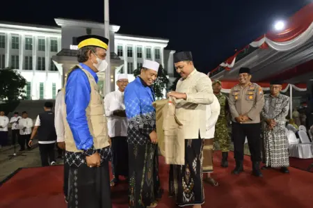 Haru Pelepasan Jemaah Haji Pasuruan, Bupati Rusdi Sutejo Titip Pesan Penting Foto BeritaJatim.com