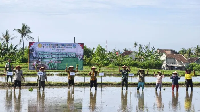 Banyuwangi Percepat Tanam Padi Hadapi Potensi Kemarau Panjang Foto BeritaJatim.com