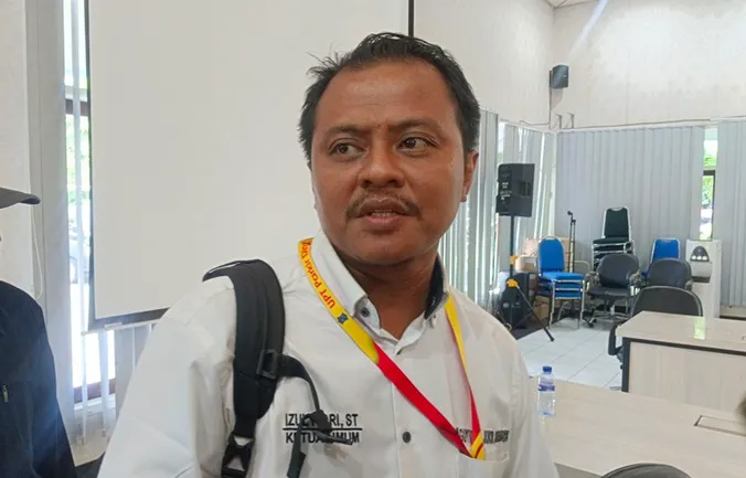 Protes Jukir Surabaya Terhadap Parkir Digital, Bagi Hasil 40% Dinilai Tidak Adil Foto BeritaJatim.com