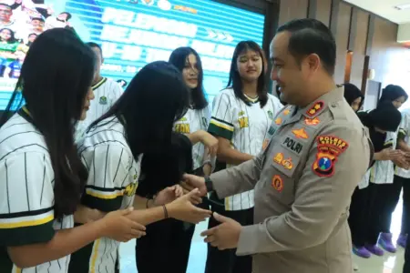 Atlet Muda Gresik Dilepas ke Kejurnas Voli U-18 2026, Siap Guncang Panggung Nasional Foto BeritaJatim.com