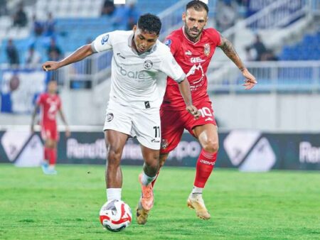 Hasil Babak Pertama: Arema FC Vs Malut United Masih 1-1 Foto BeritaJatim.com