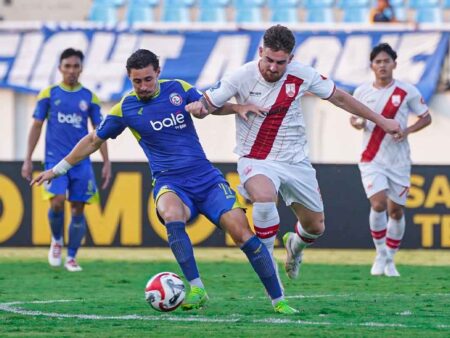 Arema FC Kalahkan Persis Solo 2-0, Gabriel Silva Cetak Brace di Kanjuruhan Foto BeritaJatim.com