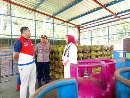 Ketahuan Timbun 1.000 Tabung LPG 3 Kg, Pangkalan di Lumajang Langsung Ditutup Foto BeritaJatim.com