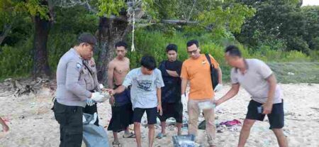 Geger! Warga Giligenting Temukan Diduga Kokain 27 Kg di Pantai Sumenep Foto BeritaJatim.com