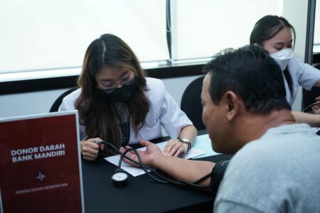 Bank Mandiri Gelar Donor Darah Massal,Libatkan 2.800 Pendonor Foto BeritaJatim.com