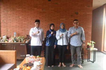 Mbak Wali dan Gus Qowim Silaturahmi ke Wali Kota Kediri Periode 2014-2019 dan 2019-2023 Abdullah Abu Bakar Foto BeritaJatim.com