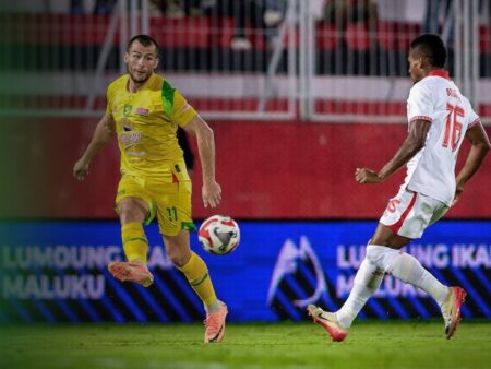 Malut United Vs Persebaya Masih 0-0, VAR Anulir Gol Tuan Rumah Foto BeritaJatim.com
