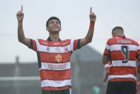 Madura United Akhiri Puasa Kemenangan, Diharap Tingkatkan Mental dan Motivasi Foto BeritaJatim.com