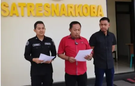 Terlibat Jual Beli Sabu, Polres Pamekasan Tangkap Residivis dan IRT Foto BeritaJatim.com